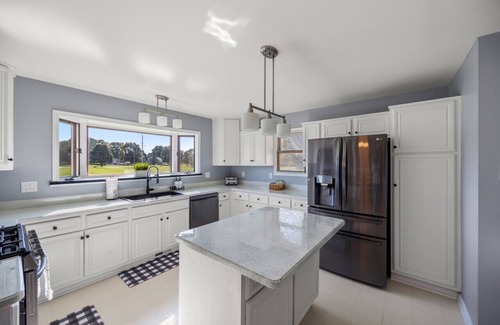 Casco House | Spacious Farmhouse with Hot Tub near Richmond MI