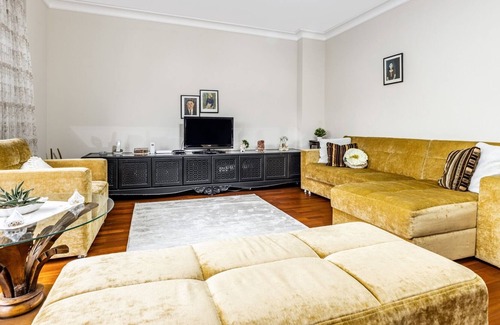 Kadikoy Apartment | Spacious Flat in Kadikoy