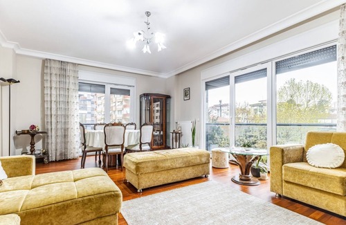 Kadikoy Apartment | Spacious Flat in Kadikoy