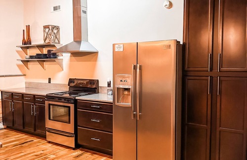 Cookeville Apartment | Spacious flat in the heart of downtown. Walk to dine, shop, explore