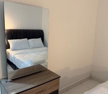 Seksyen 14 Apartment | Spacious Flat with Breakfast Wifi 3 Free Parking at Seksyen 7