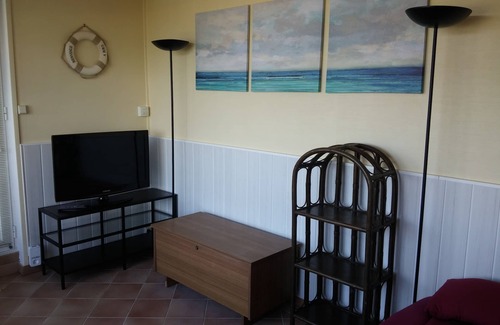 Saint-Mandrier-sur-Mer Apartment | Spacious and cozy studio with breathtaking views