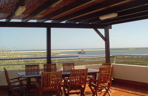 Fuseta Apartment | Spacious, frontline 3 bed 2 bath apt. with Amazing Sea Views & roof top terrace