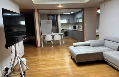 Seocho-dong Apartment | Spacious & Fully Equipped Apartment in Gangnam