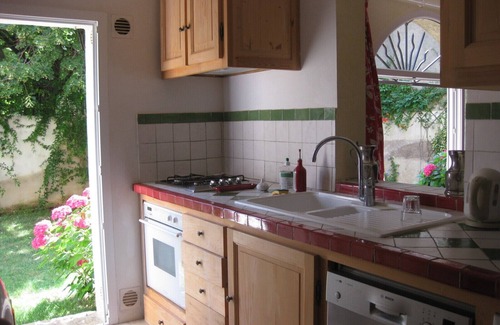 Pezenas House | Spacious garden center of Pezenas