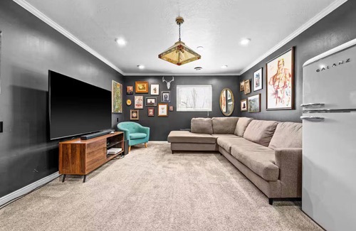 Murray House | Spacious Gem near The Canyons.