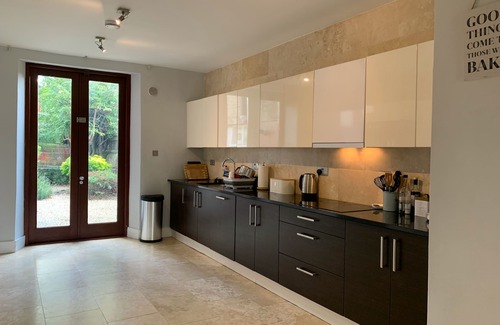 Rathgar House | Spacious Georgian Period House in Rathgar, Dublin. 4 Bedroom, 3 Bath, Sleeps 9