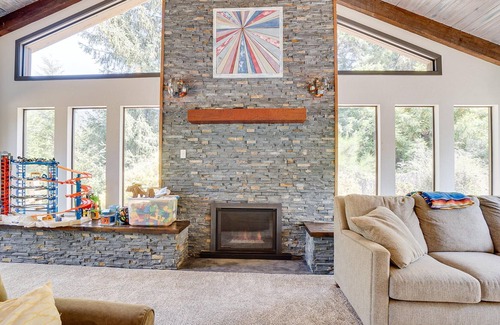 Jacoby Creek House | Spacious golf course home with chefs kitchen