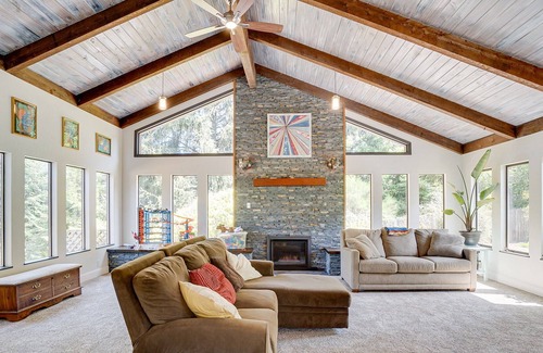 Jacoby Creek House | Spacious golf course home with chefs kitchen