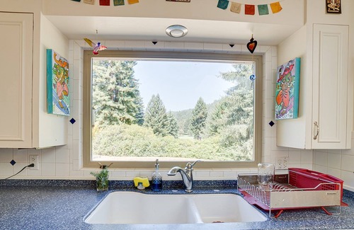Jacoby Creek House | Spacious golf course home with chefs kitchen