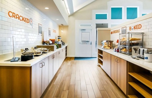 Parole House | Spacious Good-Value Accommodation! w/Outdoor Pool, Pet-Friendly, Free Parking