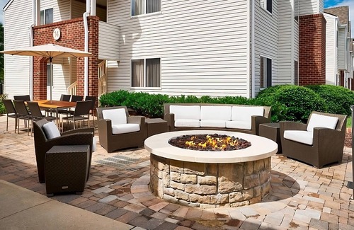 Parole House | Spacious Good-Value Accommodation! w/Outdoor Pool, Pet-Friendly, Free Parking