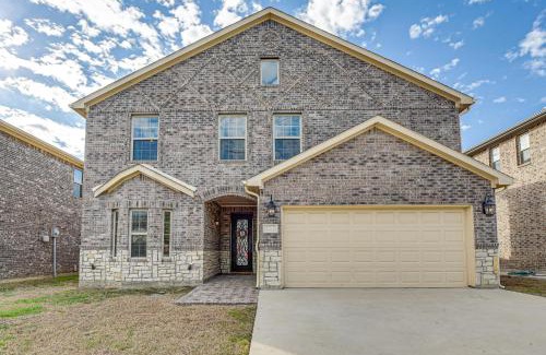 Grand Prairie House | Spacious Grand Prairie Home with Fenced Yard and Patio