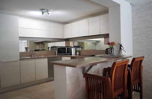 Saint-Aygulf Villa | SPACIOUS GROUND-FLOOR APARTMENT IN VILLA HEATED POOL AIR CONDITIONING NEAR SEA