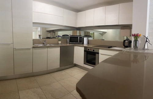 Saint-Aygulf Villa | SPACIOUS GROUND-FLOOR APARTMENT IN VILLA HEATED POOL AIR CONDITIONING NEAR SEA