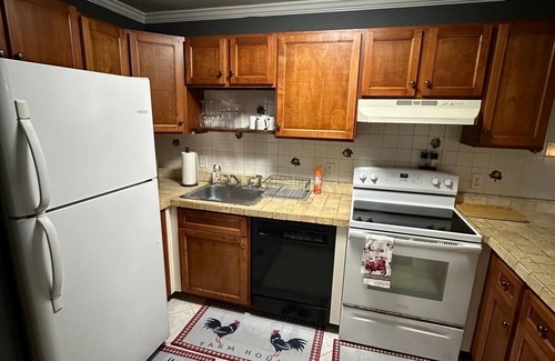 Stamford Apartment | Spacious ground level apt with balcony!