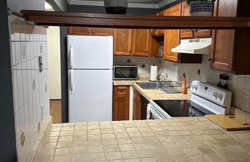 Stamford Apartment | Spacious ground level apt with balcony!