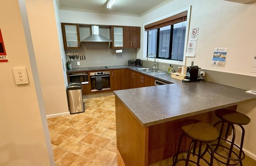 Mount Buller House | Spacious Group Getaway | Fireplace +75"TV+ Wi-Fi
