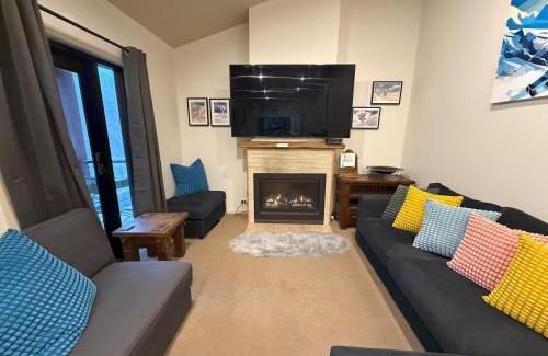 Mount Buller Ski Chalet | Spacious Group Getaway - Fireplace - 75TV - Mega Fast Wi-Fi