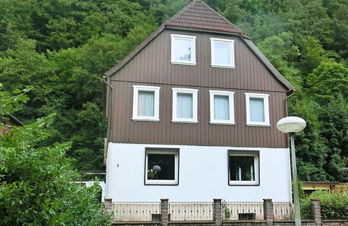 Zorge House | Spacious group house in the Harz region with a fenced garden