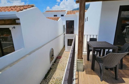 Antigua Guatemala House | Spacious 4-bedroom townhome in peaceful San Pedro Las Huertas with WiFi