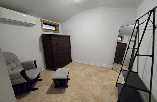 Mobile Cottage | Spacious Guest house in Midtown within walking distance of downtown