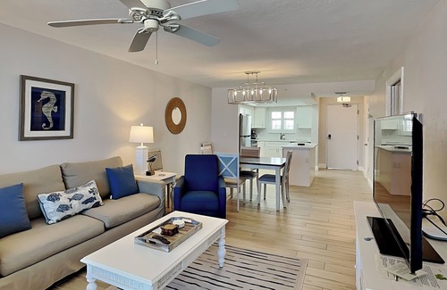 Fort Myers Beach Condo | Spacious Gulf Front Condo - Balcony, Ocean Views + Heated Pool!