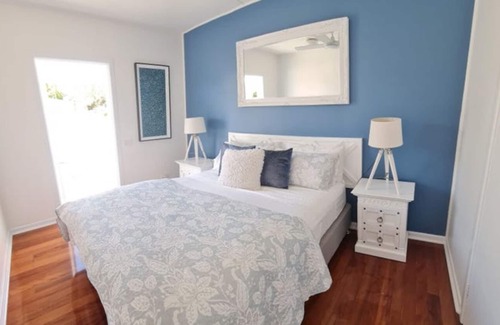 Labrador House | Spacious Hamptons-style home at the Broadwater