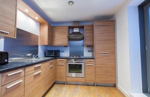 Newhaven Apartment | Spacious Harbour Flat W/View for 4 in Newhaven