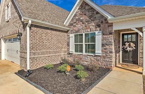 Hazel Green Cottage | Spacious Hazel Green Home w/Fireplace, Yard!