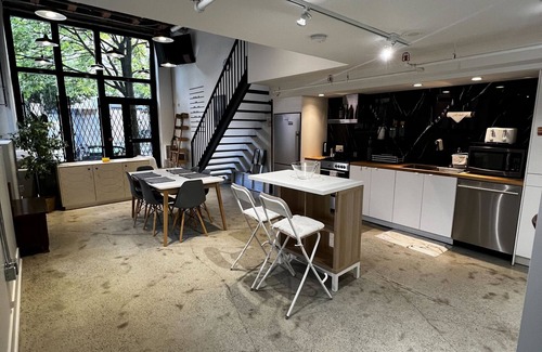 Gastown Apartment | Spacious Heritage Loft in the Heart of Gastown (Pet Friendly!)
