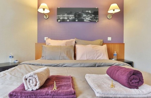 Issy-les-Moulineaux Apartment | Spacious high standing studio near metro + parking