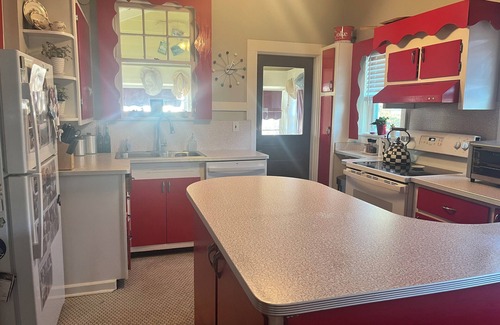 Sebring House | Spacious historic 4-bedroom pool house in Downtown Sebring