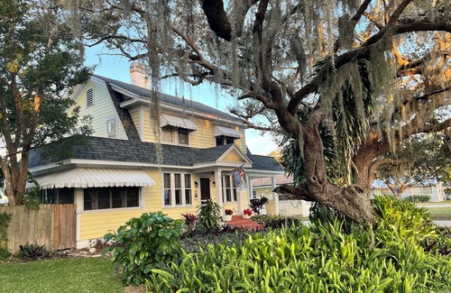 Sebring House | Spacious historic 4-bedroom pool house in Downtown Sebring