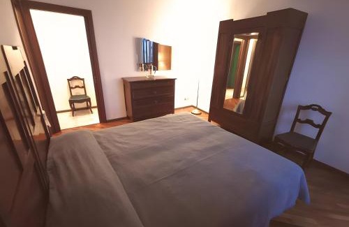 Consiglio di Rumo Apartment | Spacious Historic Apartment F1