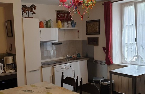 Mersuay Cottage | Spacious historic house for 12, near nature