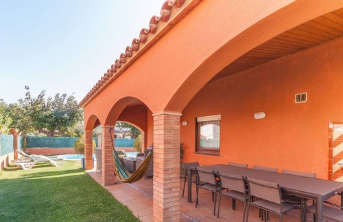 Sant Pere Pescador House | Spacious Holiday Home in Girona with Swimming Pool