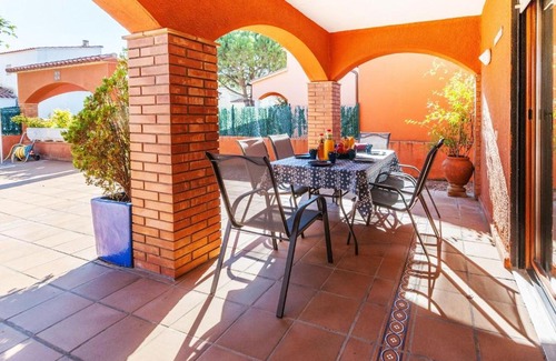 Sant Pere Pescador House | Spacious Holiday Home in Girona with Swimming Pool
