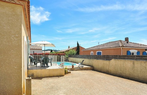 Beaufort House | Spacious Holiday Home in Aigues vives with Private Pool