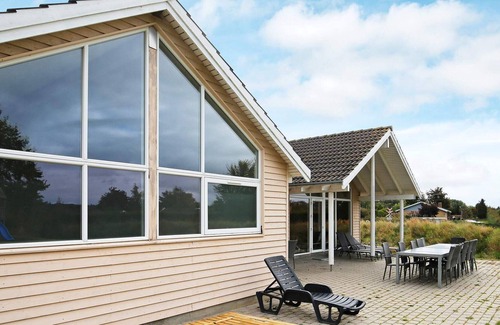 Holloselund House | Spacious Holiday Home in Tisvilde with Swimming Pool
