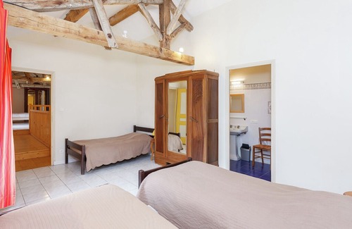 Loubejac House | Spacious Holiday Home with Private Swimming Pool in Loubejac