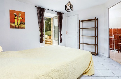 Loubejac House | Spacious Holiday Home with Private Swimming Pool in Loubejac