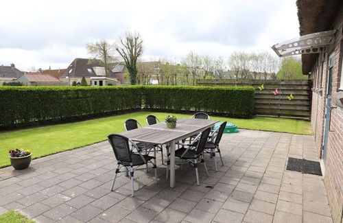 Arum House | Spacious holiday home in Arum near IJsselmeer