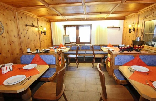 Huben House | Spacious Holiday Home in Tyrol near Ski Area