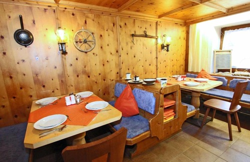 Huben House | Spacious Holiday Home in Tyrol near Ski Area