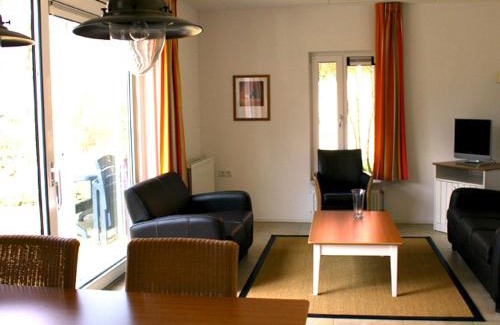 Westerbork House | Spacious holiday home with WiFi, 20 km from Assen