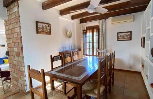 Carboneras House | Spacious holiday home with private garden