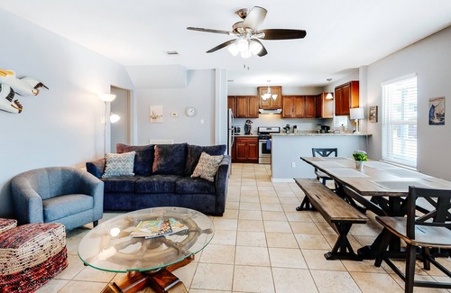 San Jacinto House | Spacious home 4 blocks from beach with 2 grills & kitchens, TVs in all bedrooms