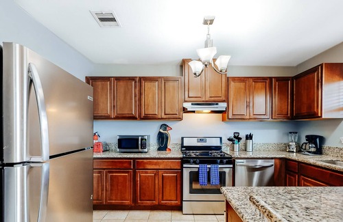 San Jacinto House | Spacious home 4 blocks from beach with 2 grills & kitchens, TVs in all bedrooms