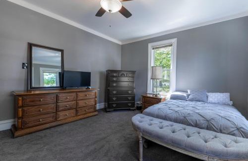 Downtown Akron House | Spacious home by The University of Akron! Dogs Welcome!